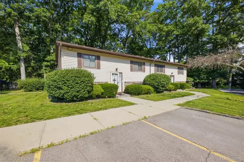 38098 Hixford Pl, Westland, MI 48185