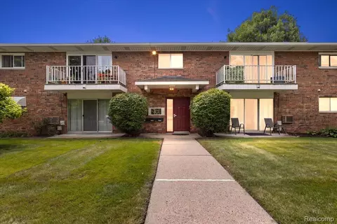 15048 Fairfield St, Livonia, MI 48154