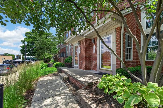 141 W Kenilworth Ave, Royal Oak, MI 48067