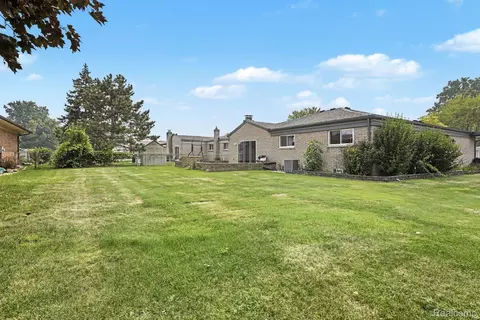 Exterior - 37400 Hacker Dr, Sterling Heights, MI 48310 photo 6 of 6