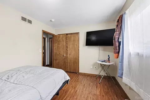 Bedroom - 37400 Hacker Dr, Sterling Heights, MI 48310 photo 2 of 4