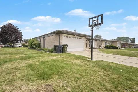 Exterior - 37400 Hacker Dr, Sterling Heights, MI 48310 photo 2 of 6
