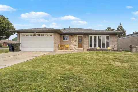 37400 Hacker Dr, Sterling Heights, MI 48310