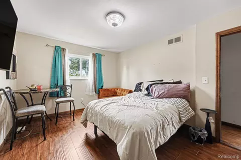 Bedroom - 37400 Hacker Dr, Sterling Heights, MI 48310 photo 3 of 4
