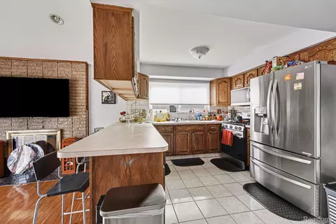 Kitchen - 37400 Hacker Dr, Sterling Heights, MI 48310 photo 2 of 2