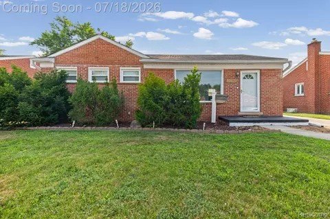 8950 Brentwood St, Livonia, MI 48150