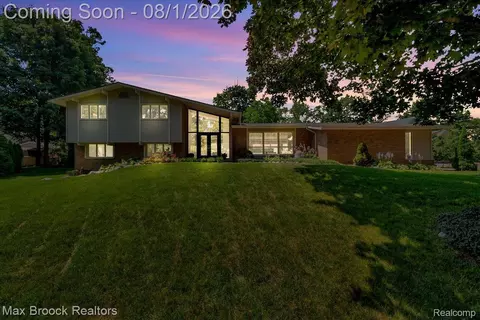 2564 Charel Ct, West Bloomfield, MI 48324