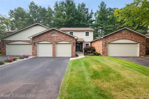 5584 N Adams Way, Bloomfield Hills, MI 48302