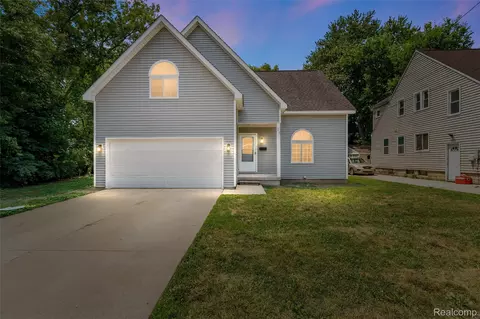 23 N Shirley St, Pontiac, MI 48342