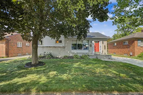 9904 Fox Ave, Allen Park, MI 48101