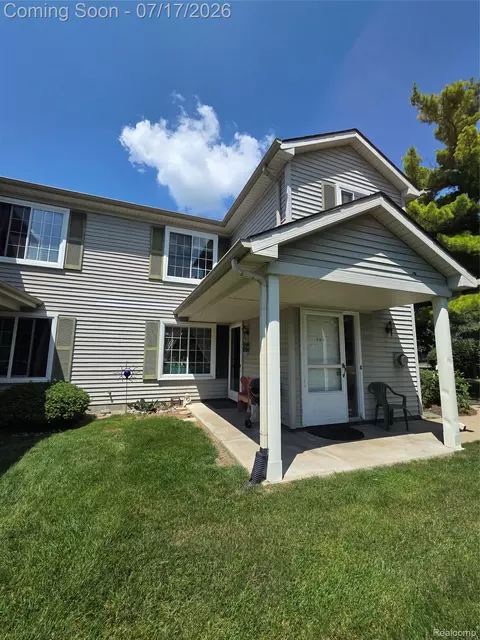 902 Saybrook Dr, Waterford, MI 48327