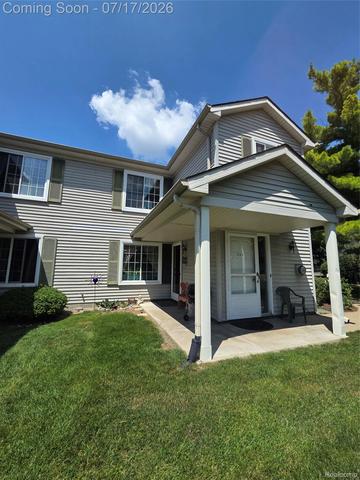 902 Saybrook Dr, Waterford, MI 48327
