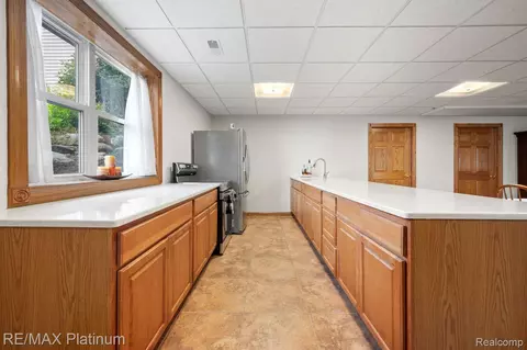 Kitchen - 8922 Mcclements Rd, Brighton, MI 48114 photo 5 of 5