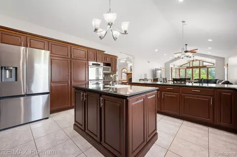 Kitchen - 8922 Mcclements Rd, Brighton, MI 48114 photo 3 of 5