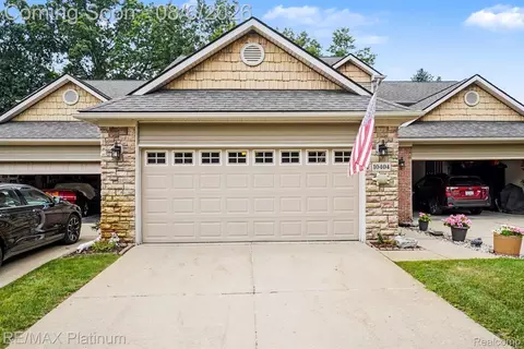 10404 Fawn Ridge Trl, Hartland, MI 48353