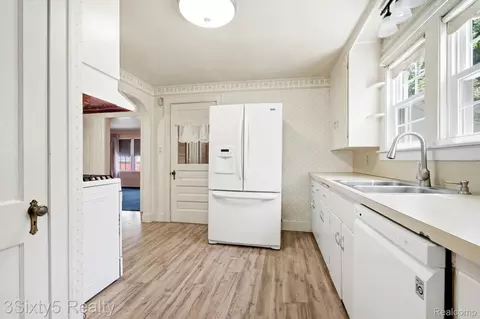 Kitchen - 13599 S Huron River Dr, Romulus, MI 48174 photo 1 of 2