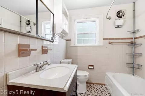 Bath - 13599 S Huron River Dr, Romulus, MI 48174 photo 1 of 1
