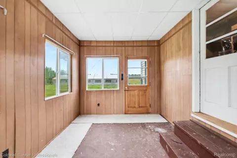 Exterior - 3105 E Dodge Rd, Thetford, MI 48420 photo 3 of 8