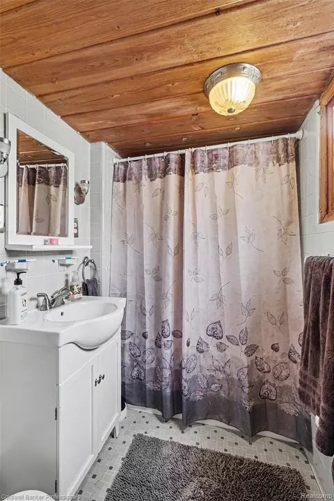 Bath - 3105 E Dodge Rd, Thetford, MI 48420 photo 1 of 2