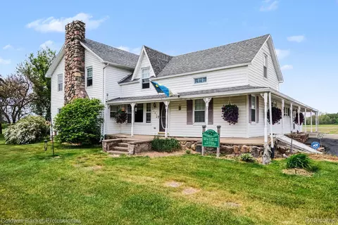 Exterior - 3105 E Dodge Rd, Thetford, MI 48420 photo 6 of 8