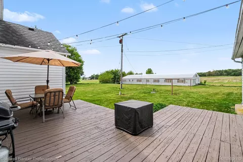 Exterior - 3105 E Dodge Rd, Thetford, MI 48420 photo 5 of 8