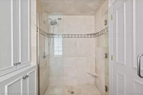 Bath - 1023 Buckingham Rd, Grosse Pointe Park, MI 48230 photo 2 of 5