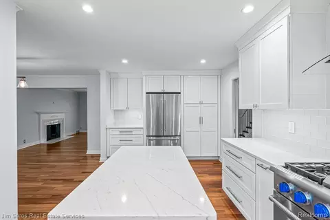Kitchen - 1023 Buckingham Rd, Grosse Pointe Park, MI 48230 photo 3 of 4