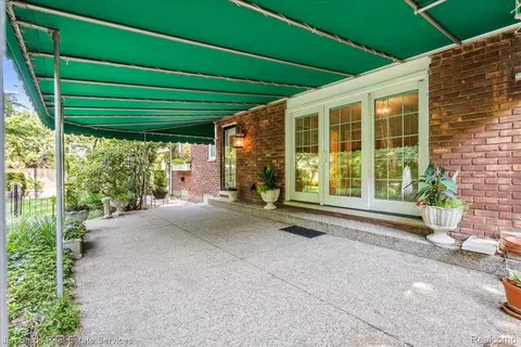 Exterior - 1023 Buckingham Rd, Grosse Pointe Park, MI 48230 photo 2 of 8