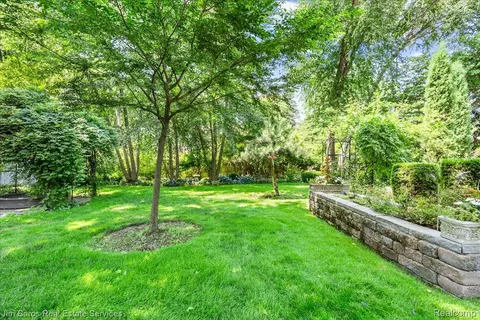 Exterior - 1023 Buckingham Rd, Grosse Pointe Park, MI 48230 photo 8 of 8