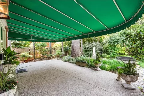 Exterior - 1023 Buckingham Rd, Grosse Pointe Park, MI 48230 photo 3 of 8