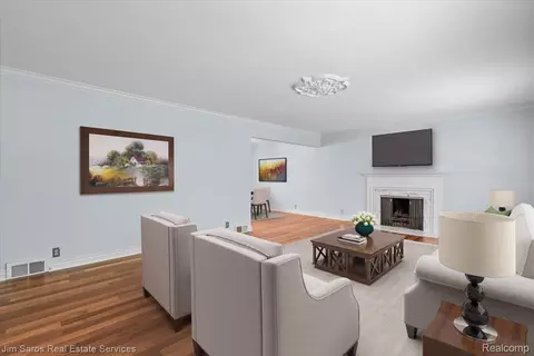 Living - 1023 Buckingham Rd, Grosse Pointe Park, MI 48230 photo 1 of 3
