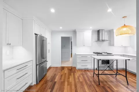 Kitchen - 1023 Buckingham Rd, Grosse Pointe Park, MI 48230 photo 2 of 4