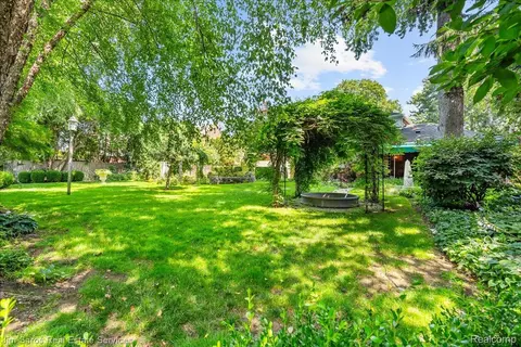 Exterior - 1023 Buckingham Rd, Grosse Pointe Park, MI 48230 photo 7 of 8