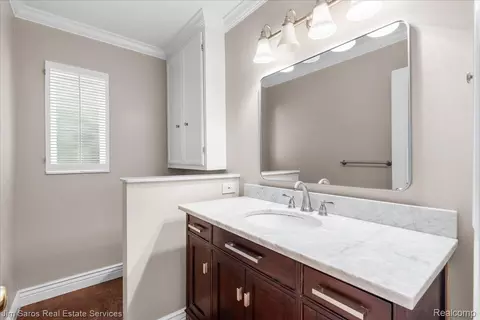 Bath - 1023 Buckingham Rd, Grosse Pointe Park, MI 48230 photo 3 of 5