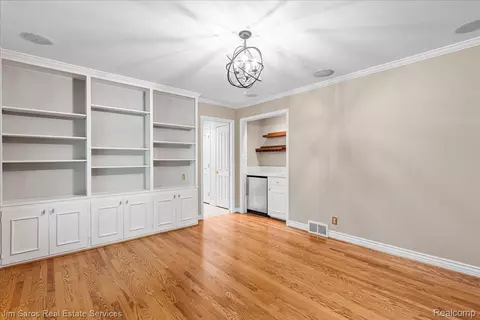 Living - 1023 Buckingham Rd, Grosse Pointe Park, MI 48230 photo 3 of 3