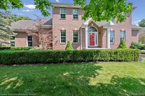 3276 Shorewood Ave, Fort Gratiot, MI 48059