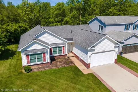 3193 Orchard View Ct, Auburn Hills, MI 48326