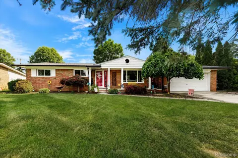 18701 Thomasine St, Clinton Township, MI 48036