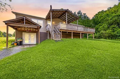2190 Seymour Lake Rd, Brandon, MI 48462