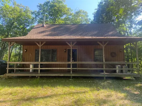 5107 Hunters Run Dr, Richfield, MI 48656