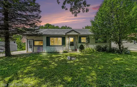 14506 Eddy Lake Rd, Fenton, MI 48430