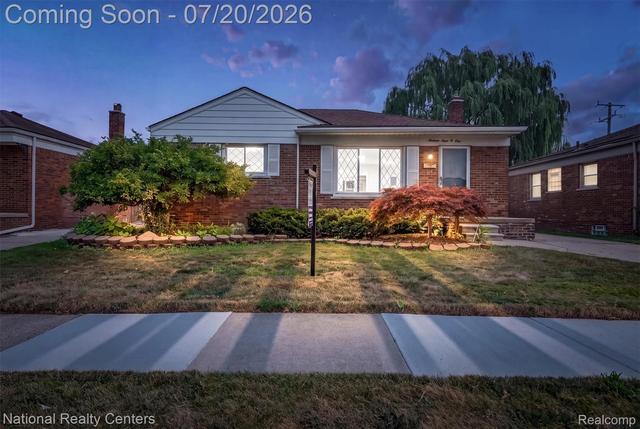 19801 Alger St, Saint Clair Shores, MI 48080