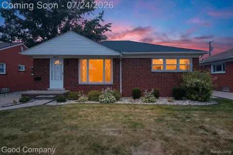 25719 San Rosa Dr, Saint Clair Shores, MI 48081