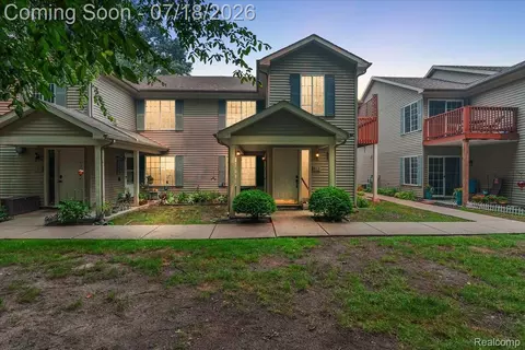 861 Saybrook Dr, Waterford, MI 48327