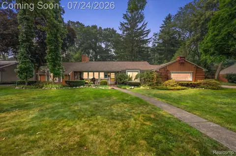 4170 Sandy Ln, Bloomfield Hills, MI 48301