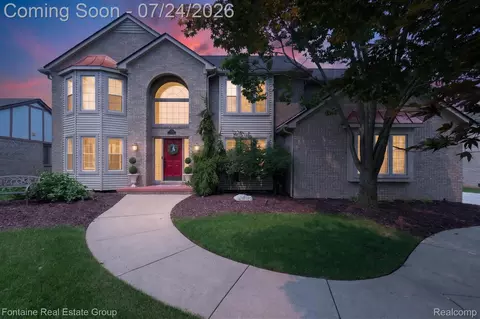 37116 Aspen Dr, Farmington Hills, MI 48335
