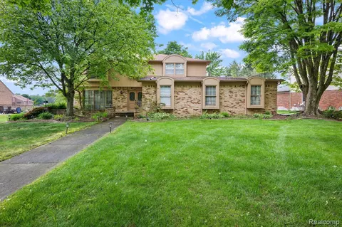 29801 Deer Run, Farmington Hills, MI 48331