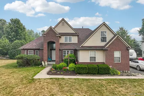 7157 Westminster Cir, Grand Blanc, MI 48439