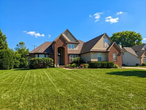7157 Westminster Cir, Grand Blanc, MI 48439