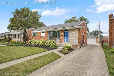 447 Gilman St, Garden City, MI 48135
